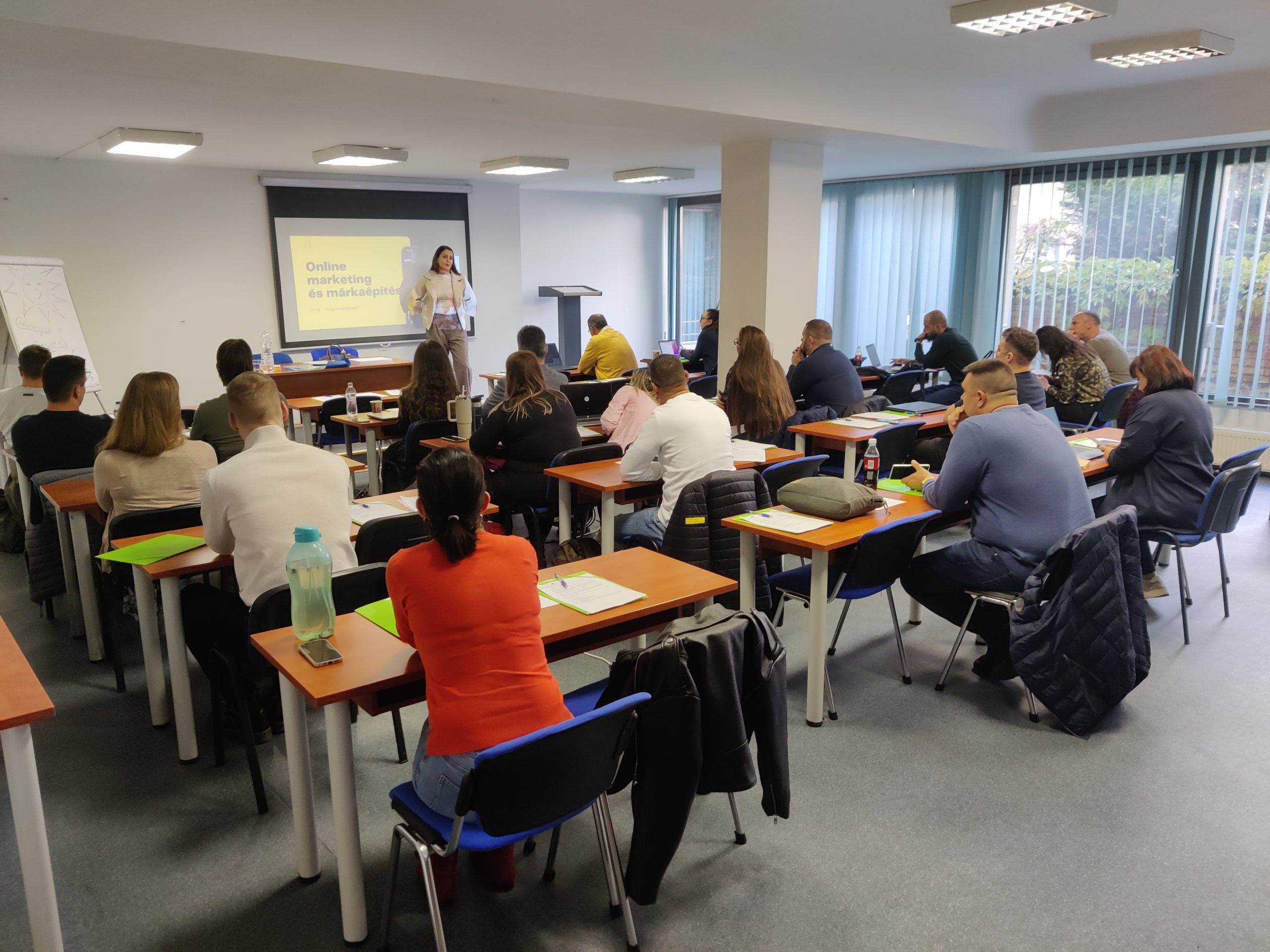 Online marketing k&eacute;pz&eacute;s